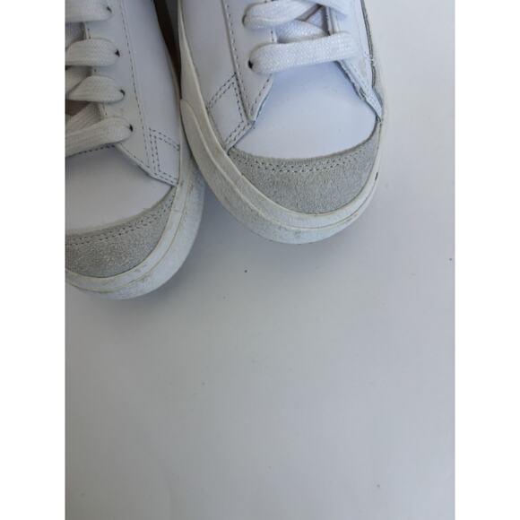 Nike Women's Size 7.5 Blazer Mid '77 White/ Black CZ1055-100 Fashion Shoes - Picture 4 of 8